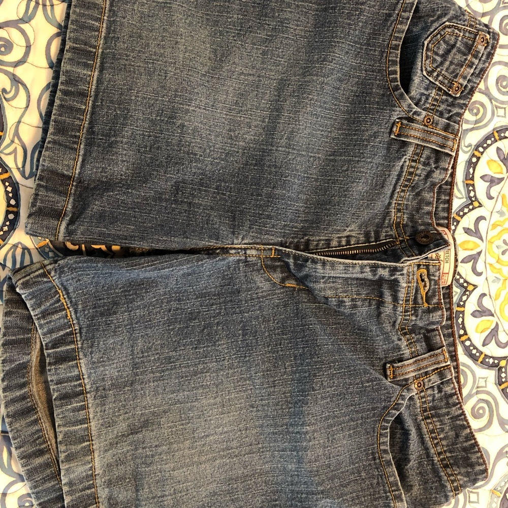 🎈SOLD🎈Women’s Levi’s Stretch Shorts Size 12